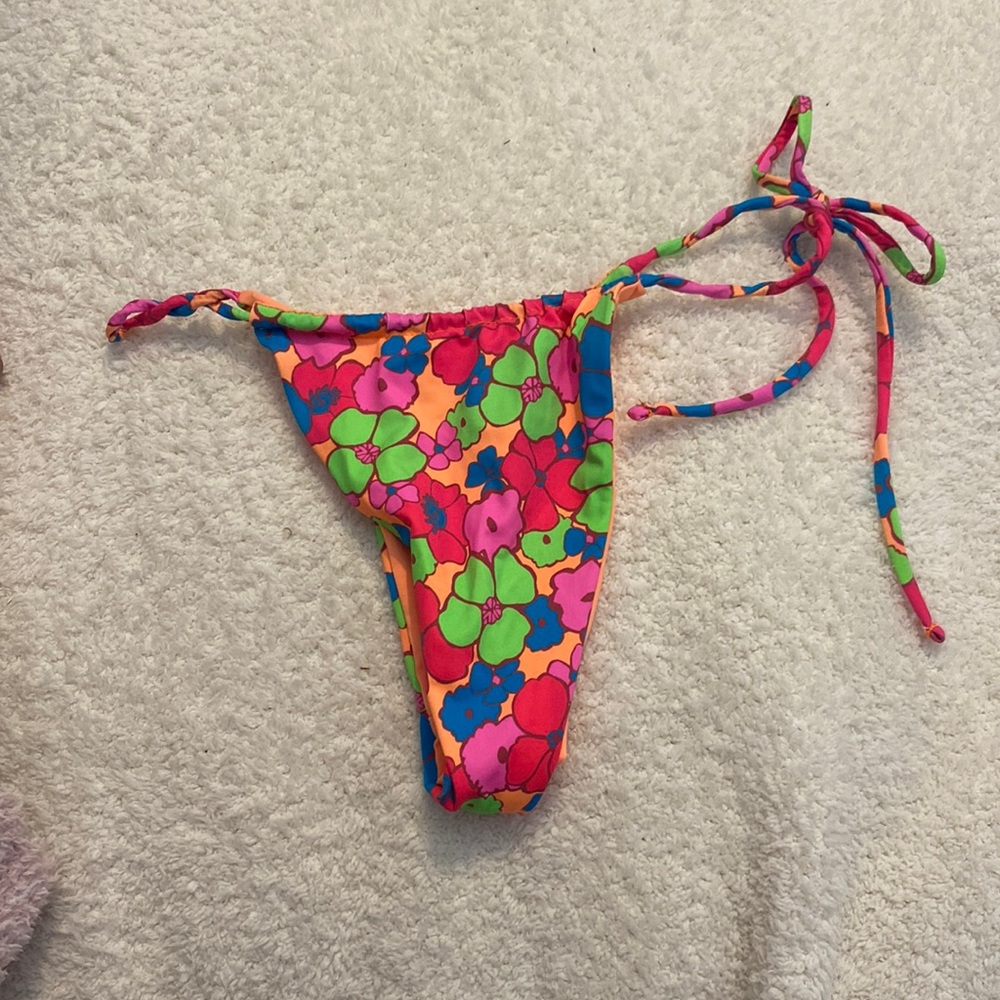 Frankie’s Bikini NEVER BEEN WORN GREAT CONDITION